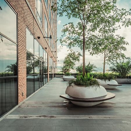 Weil Hotel Ipoh Esterno foto The rooftop garden